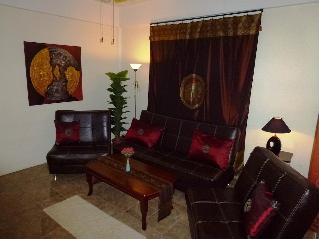 Bellmans Restaurant & Guesthouse Karon Bilik gambar