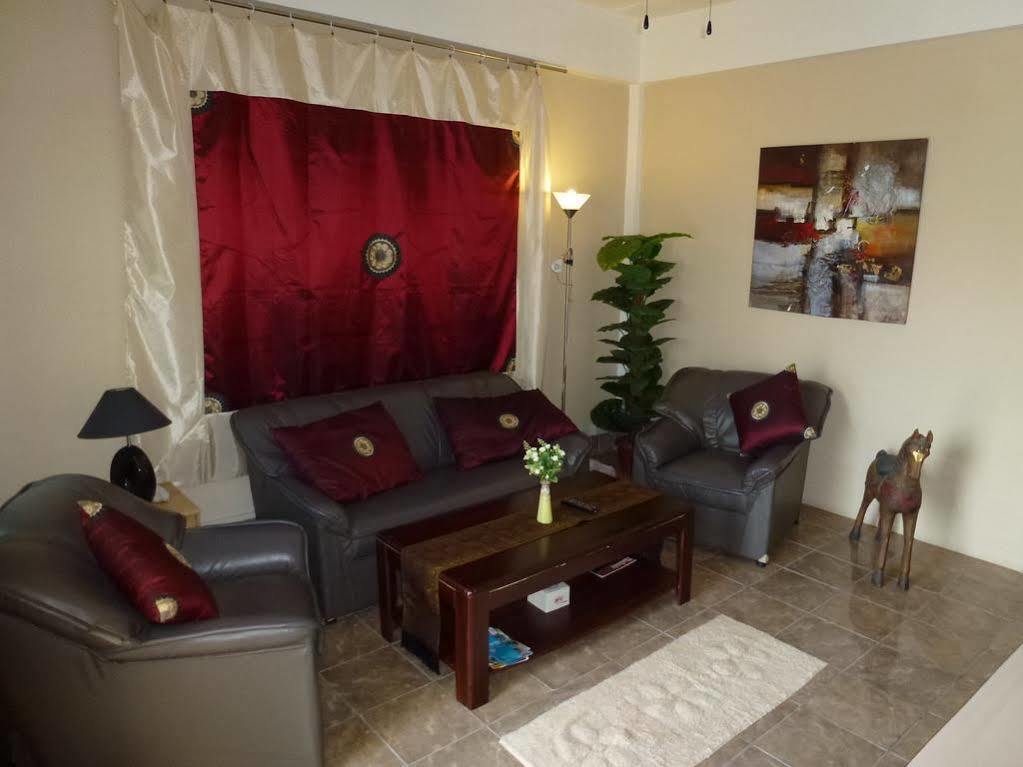 Bellmans Restaurant & Guesthouse Karon Luaran gambar