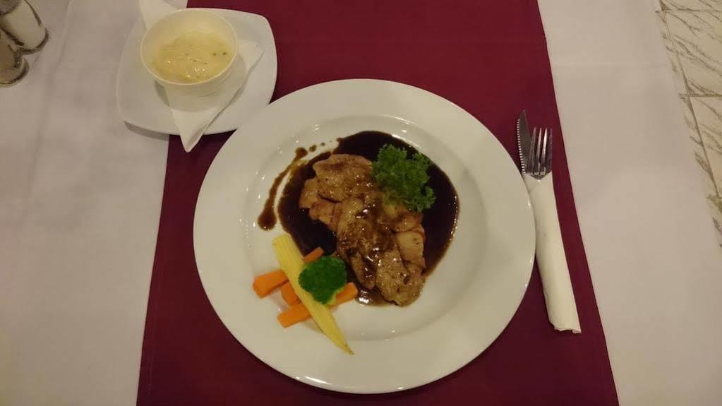 Bellmans Restaurant & Guesthouse Karon Luaran gambar