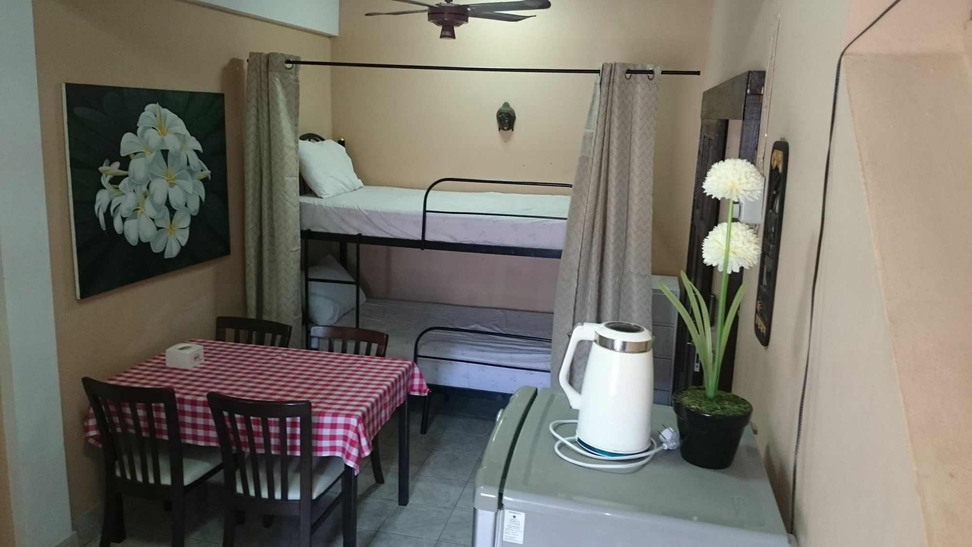 Bellmans Restaurant & Guesthouse Karon Luaran gambar
