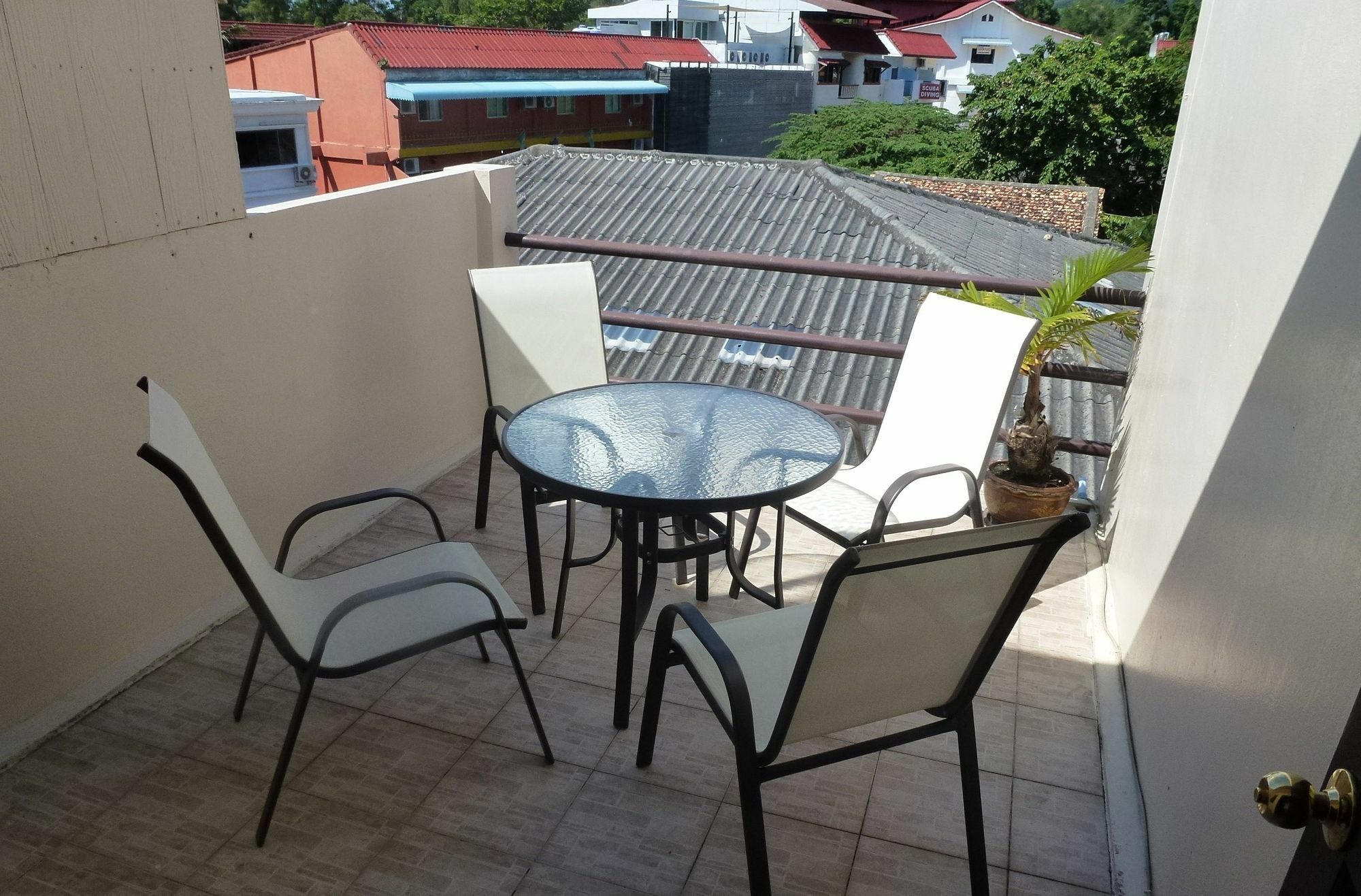 Bellmans Restaurant & Guesthouse Karon Luaran gambar
