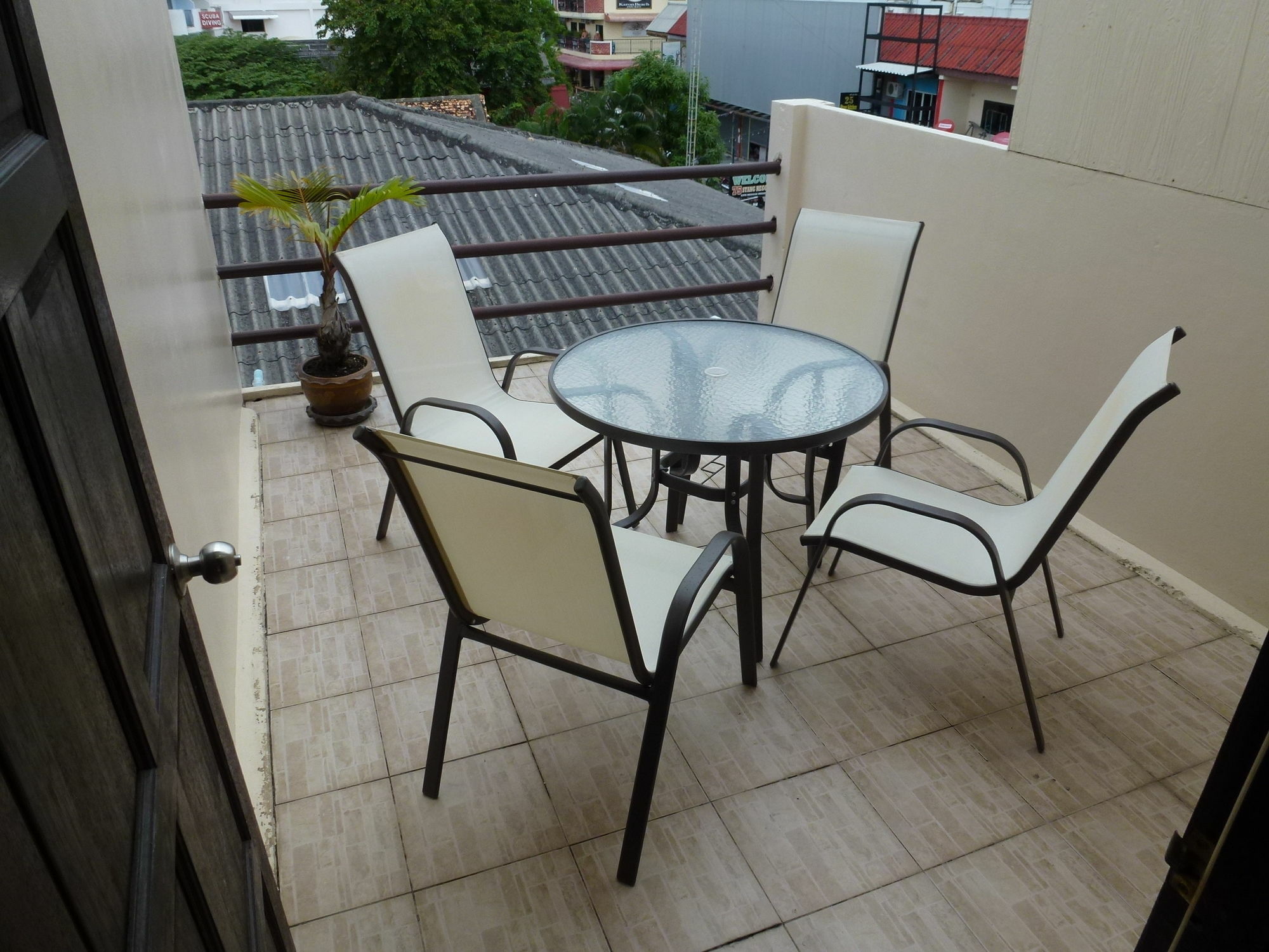 Bellmans Restaurant & Guesthouse Karon Luaran gambar